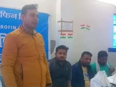 टेढ़ागाछ: टेढ़ागाछ में मुथूट माइक्रोफिन लिमिटेड ने 200 बाढ़ पीड़ितों को खाद्य सामग्री वितरित की