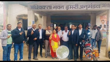 डुमरी: बार एसोसिएशन गिरिडीह कार्यसमिति चुनाव: प्रत्याशियों ने डुमरी में मतदान की अपील की