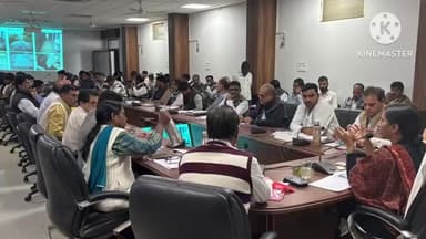 आगर: राजस्व प्रकरणों का समय-सीमा में निराकरण करने के निर्देश, लापरवाही पर आगर कलेक्टर नाराज़