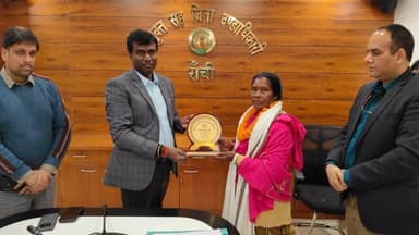 ओरमांझी: समाहरणालय में उपायुक्त की अध्यक्षता में पेंशन दरबार-सह-सेवा निवृत्ति विदाई सम्मान समारोह आयोजित