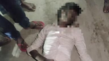 कुढ़नी: न्यू रामपुरहाट चौक के पास बाइक सवार अनियंत्रित होकर सड़क पर गिरा, गंभीर रूप से घायल