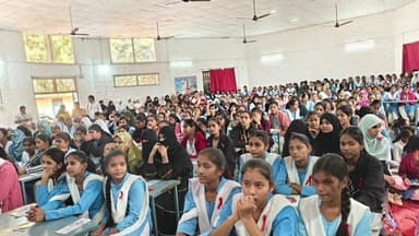 खरगौन: कन्या उमावि खरगोन में विश्व एड्स दिवस पर जागरूकता कार्यशाला, छात्राओं को दी गई जानकारी