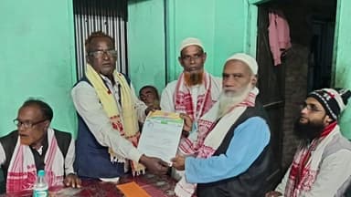 লক্ষীপুৰ: কাটাৰিহাৰা বজাৰত জলেশ্বৰ ব্লক প্ৰফেচনেল কংগ্ৰেছৰ সভা অনুষ্ঠিত হয