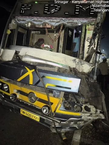 ఆర్మూర్: జక్రాన్ పల్లి లో ఐచర్ వాహనాన్ని ఢీకొన్న ప్రైవేట్ బస్సు, ఇద్దరికీ గాయాలు