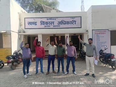 खेरागढ़: काली पट्टी बांधकर ग्राम पंचायत सचिव ने किया विरोध