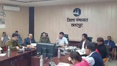 छतरपुर नगर: छतरपुर कलेक्ट्रेट सभाकक्ष में खजुराहो में 8 दिसंबर से होने वाली विभागीय कैबिनेट बैठक की समीक्षा