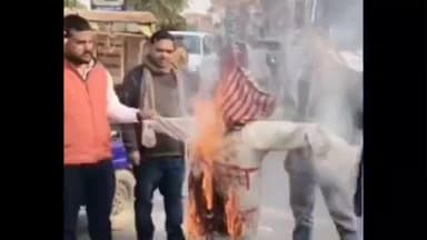 रसड़ा: रसड़ा में विवादित बयान के खिलाफ मंत्री संजय निषाद का फूंका गया पुतला, दी गई तहरीर