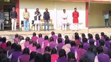 कालापीपल: कालापीपल के सांदीपनि शासकीय उत्कृष्ट विद्यालय में गीता जयंती पर मुख्य वक्ता का व्याख्यान