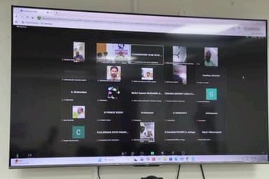 సిద్దిపేట అర్బన్: సిద్దిపేట కలెక్టరేట్లో గ్రామపంచాయతీ ఎన్నికలకు సంబంధించి జూమ్ సమావేశం నిర్వహించిన కలెక్టర్ హైమావతి