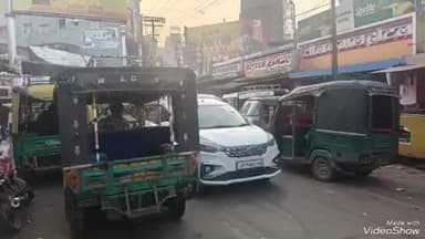 देवघर: जसीडीह रेलवे स्टेशन पर अवैध पार्किंग से यात्रियों को हो रही है परेशानी