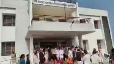 अरैन: अराई उपखण्ड कार्यालय में किसान महापंचायत ने एसडीएम को सौंपा ज्ञापन, भारतमाला एक्सप्रेस वे के खिलाफ किया धरना प्रदर्शन