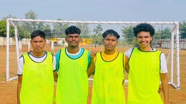 कोंडागांव: शासकीय गुण्डाधुर स्नातकोत्तर महाविद्यालय कोंडागांव के चार छात्र राज्य स्तरीय फुटबॉल प्रतियोगिता के लिए चयनित हुए