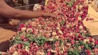 భువనగిరి: యాదగిరిగుట్ట లక్ష్మీనరసింహస్వామి సన్నిధిలో లక్ష పుష్పార్చన