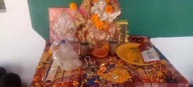 बड़वारा भरसा ग्राम पंचायत सरस्वती शिशु मंदिर में आज गीता के 15 में अध्याय का वाचन किया गया जो बहुत ही सराहनीय है एचपीचंद