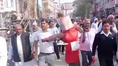 महात्मा ज्योतिबा फुले पर अभद्र टिप्पणी के विरोध में कोटपुतली में सैनी समाज ने फूंका पुतला