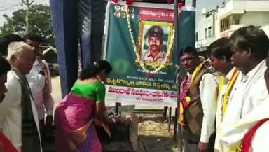 వర్ని: కోటగిరిలో కానిస్టేబుల్ కిష్టయ్య 16వ వర్ధంతి సందర్భంగా ముదిరాజ్ సంఘ నాయకుల నివాళి