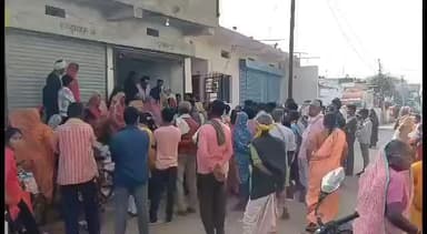 लखनादौन: धूमा उपनगरीय क्षेत्र में राशन दुकान पर राशन नहीं मिलने से ग्रामीणों का हंगामा