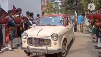 সোনারপুর: বিশ্ব এইডস দিবস উপলক্ষে সোনারপুরের আপনজন ও আনন্দ ঘর হোমের শিশুদের নিয়ে হেরিটেজ চারচাকা গাড়িতে র্যালি