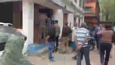 শীতলকুচি: শীতলকুচি বিএলআরও অফিসে জমি সংক্রান্ত বিষয় নিয়ে উত্তেজনা ,ঘটনাস্থলে পুলিশ