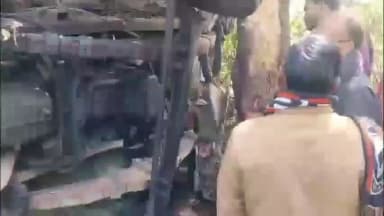 सोहागपुर: ग्राम चीचली पुलिया के पास अनियंत्रित होकर पलटी बस, दो दर्जन से अधिक यात्री घायल, 6 अस्पताल रेफर