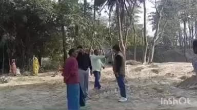 महुआ: मुख्यमंत्री के संभावित दौरे को लेकर महुआ बीडीओ ने बाया नदी में उड़ाही कार्य का निरीक्षण किया