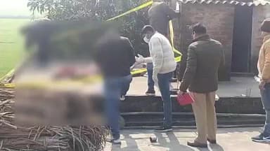 हाटा: माँ और पत्नी की हत्या कर मांस के टुकड़े खाकर छत से फेंका, ईंट से सिर कुंच-कुंच कर की हत्या