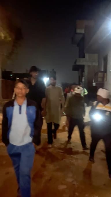 सरफ़रोशी की तमन्ना अब हमारे दिल में है
देखना है ज़ोर कितना बाज़ू-ए-क़ातिल में है
Respect Girls help poor
#apsgurjar #viral #support #gwalior