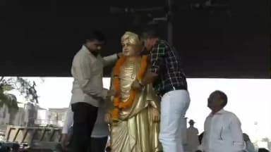 પલસાણા: કડોદરા ચાર રસ્તે સ્વામી વિવેકાનંદજીની ૧૬૪મી જન્મ જયંતીની ઉજવણી, CIB દ્વારા સેફ્ટી બેલ્ટનું વિતરણ કરાયું