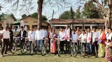 মাৰ্ঘেৰিটা: মুখ্যমন্ত্ৰী বিশেষ আঁচনিৰ চাইকেল বিতৰণ অনুষ্ঠানৰ শুভাৰম্ভ কৰে বিধায়ক ভাস্কৰ শৰ্মাই