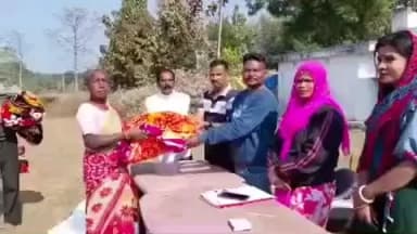 झींकपानी: झींकपानी-टोंटो के दोकाट्टा गांव में समाजसेवी इस्माइल सिंह दास ने वृद्धों को कंबल बांटे