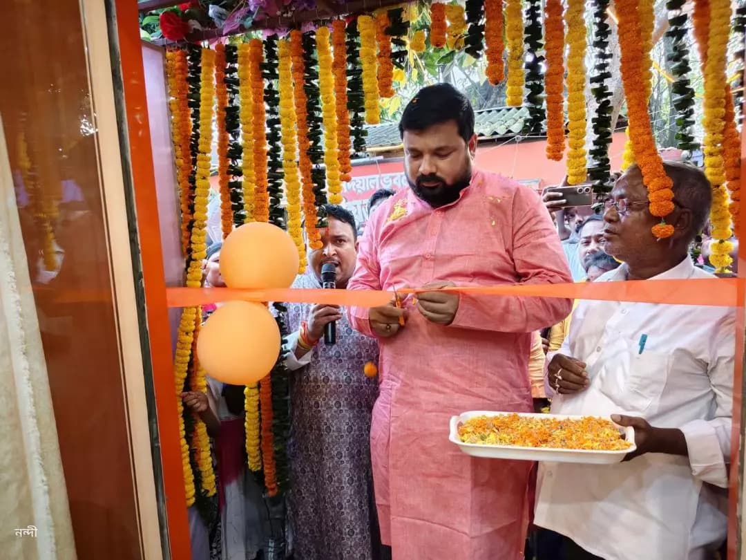 পুরশুড়া: আরামবাগের হরিণখোলা অঞ্চলে নতুন বিধায়ক সেবা কেন্দ্রের উদ্বোধন এবং বস্ত্রবিতরণ