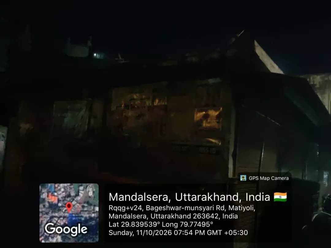 बागेश्वर: दुर्गा पूजा के दौरान जनता फर्नीचर के पास 20 दिनों से बंद स्ट्रीट लाइट से प्रभावित लोग