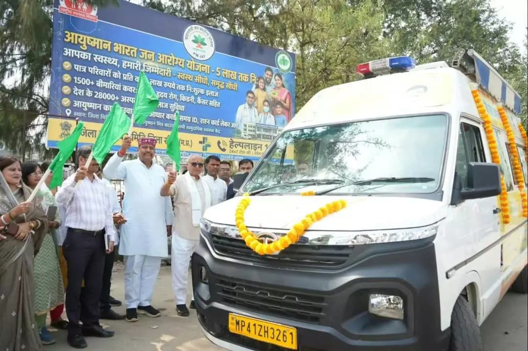 कुसमी: कुसमी के दूरस्थ इलाकों में मोबाइल मेडिकल यूनिट से स्वास्थ्य सेवा का बड़ा विस्तार