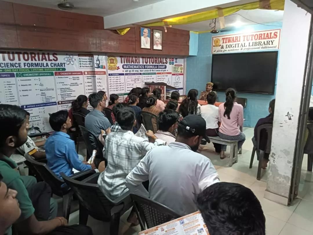 हर्रैया: थाना हरैया की साइबर टीम ने छात्र-शिक्षकों को साइबर अपराधों से जागरूक किया