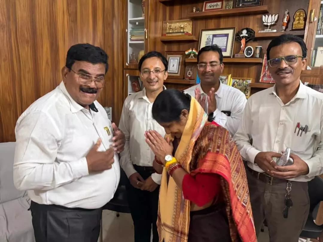 କଟକ ପୌରାଞ୍ଚଳ: ଓଡ଼ିଶା ହାଇକୋର୍ଟ ଆଇନଜୀବୀଙ୍କ ସୌଜନ୍ୟମୂଳକ ସାକ୍ଷାତ