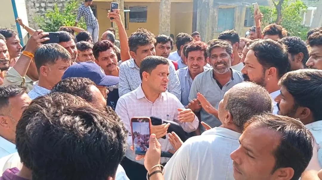 जावद: जावद ग्रिड का फिर घेराव, अधिकारी पर ग्रामीणों का विरोध