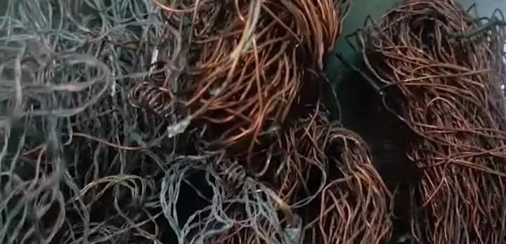মাটিগাড়া: ভক্তিনগরে তামার তার চুরির মূল অভিযুক্ত গ্রেফতার, ১০ কেজি তার উদ্ধার