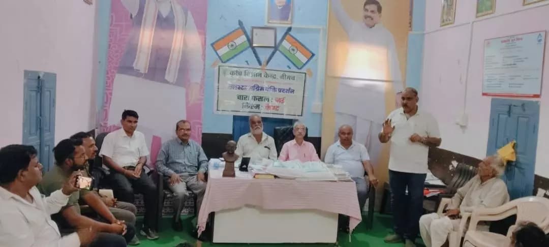 नीमच नगर: पालसोड़ा गांव में 25 पशुपालकों को उन्नत हरा चारा मिनीकिट वितरित