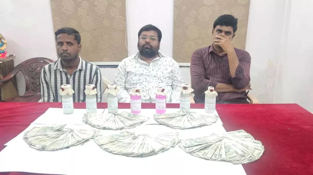 మేడ్చల్: కీసర తహసీల్దార్ కార్యాలయంలో ఏసీబీ దాడులు: లంచం తీసుకుంటుండగా ముగ్గురు అరెస్ట్