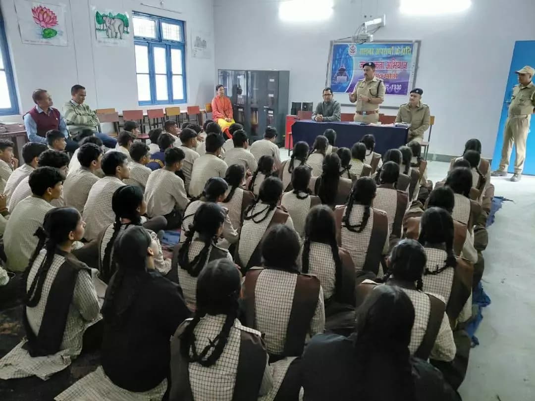 चमोली: चमोली में साइबर सुरक्षा और नशामुक्ति अभियान, जनता से सतर्क रहने की अपील