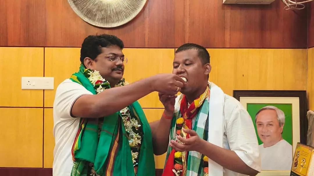କଟକ ପୌରାଞ୍ଚଳ: ରେଭେନ୍ସା ଛାତ୍ରସଂସଦ ସଭାପତିଙ୍କ ବିଜେଡି ନେତା ଡକ୍ଟର ବ୍ୟୋମକେଶ ରାୟଙ୍କ ସହ ସାକ୍ଷାତ