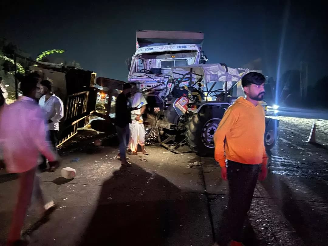 बुदनी: बुदनी हाईवे पर डंपर और ट्रैक्टर-ट्रॉली की टक्कर, एक महिला की मौत, दो दर्जन घायल