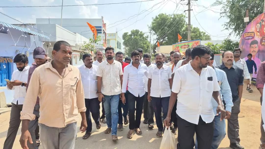 చిట్యాల: వెలిమినేడులో అంశాల సత్తయ్య కుటుంబాన్ని పరామర్శించిన ఎమ్మెల్యే వేముల వీరేశం