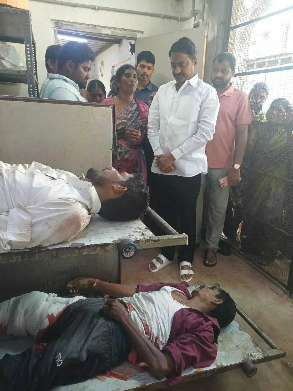 సూర్యాపేట: సూర్యాపేట బాలెంల రోడ్డు ప్రమాదం: ఇద్దరు మృతి, పరామర్శించిన పటేల్ రమేష్ రెడ్డి