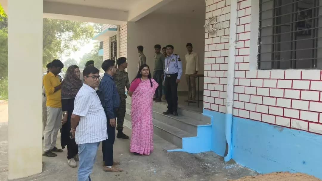 शिवहर: शिवहर के जननायक कर्पूरी ठाकुर छात्रावास का जिलाधिकारी ने किया फिट-फुर्रौत निरीक्षण