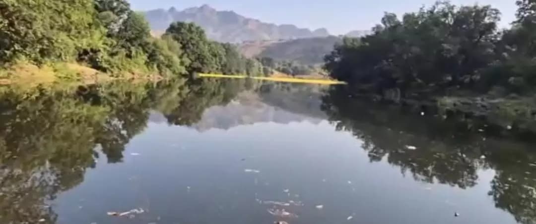 नंदुरबार: कात्री गावात ग्रामस्थांनी नाल्यावर वनराई बंधारा यशस्वीरित्या बांधला
