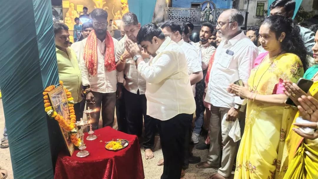 सावली: सावलीत माताराणी शारदा मंडळाची गरबा स्पर्धा रोहितभाऊ बोम्मावार यांच्या शुभहस्ते उघडली