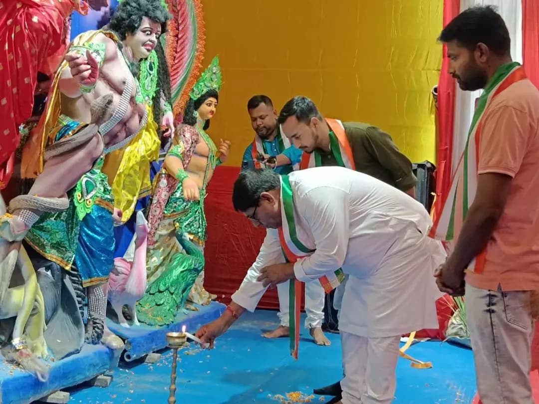 রায়গঞ্জ: দীপনগর বটতলা সর্বজনীন দুর্গাপুজোর জমজমাট উদ্বোধনী অনুষ্ঠান