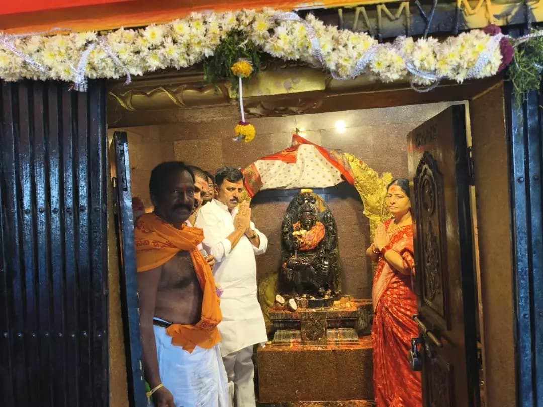 నారాయణ్ఖేడ్: నారాయణఖేడ్ మంగళ్పేట్ దుర్గాభవాని ఆలయంలో ఘనంగా శరన్నవరాత్రి ఉత్సవాలు