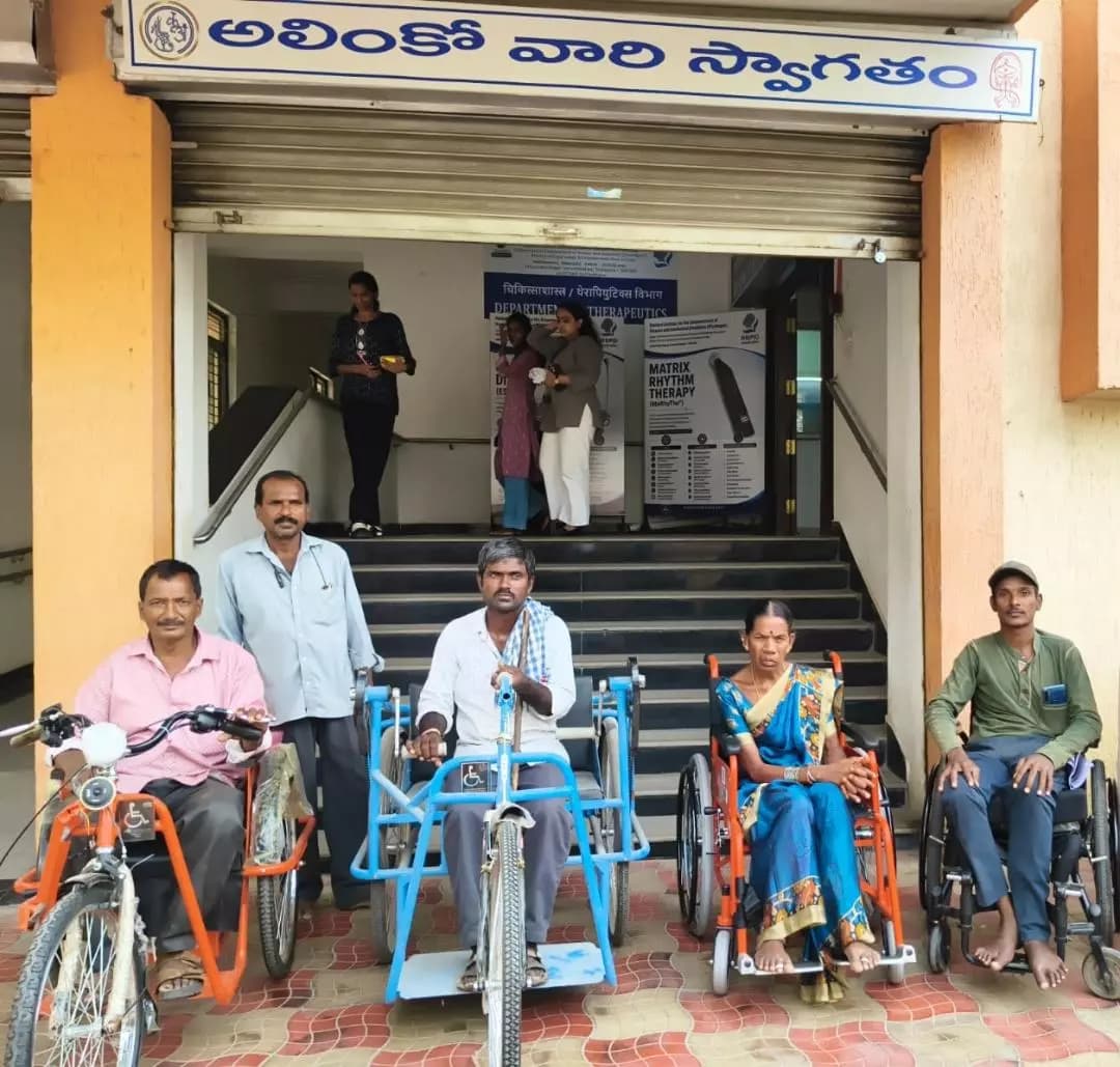 చేర్యాల: చేర్యాలలో వికలాంగులు, వృద్ధులకు ఉచిత ఉపకరణాల పంపిణీ